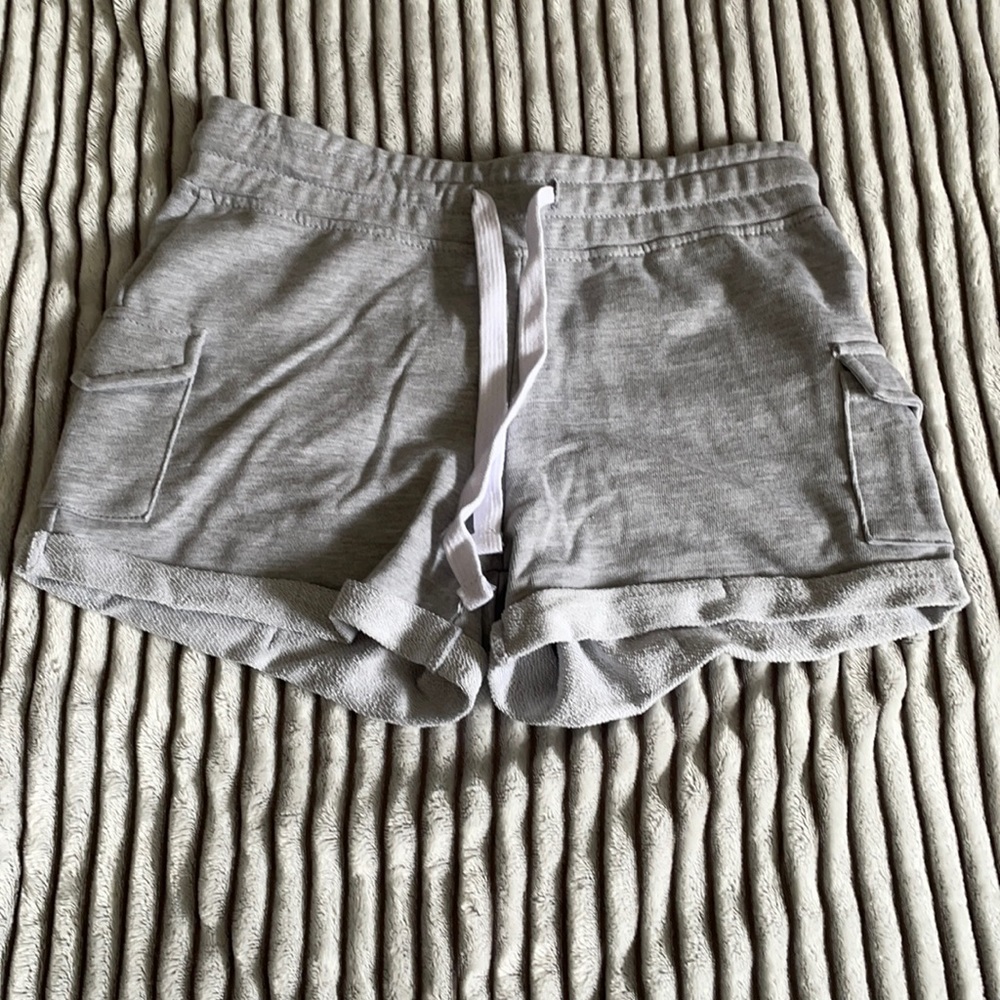 gray shorts